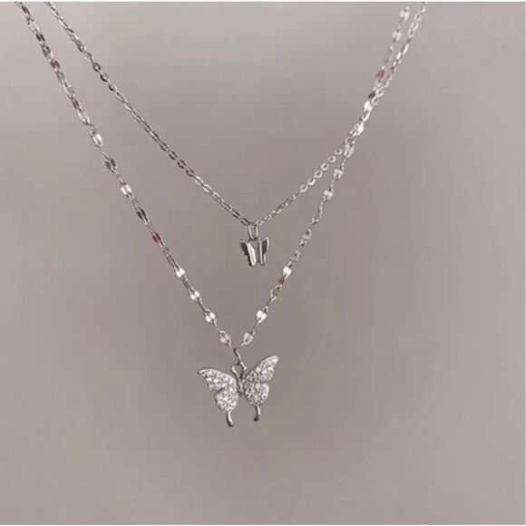 Simple double layer Diamond butterfly pendant necklace - Picture 2 of 5